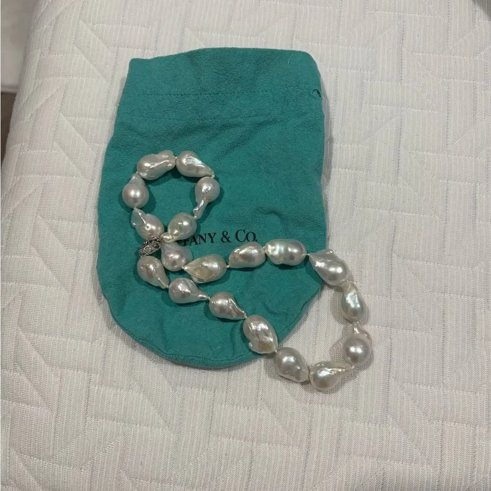 Tiffany & Co. Iridescent White Pearl Necklace - Picture 5 of 5